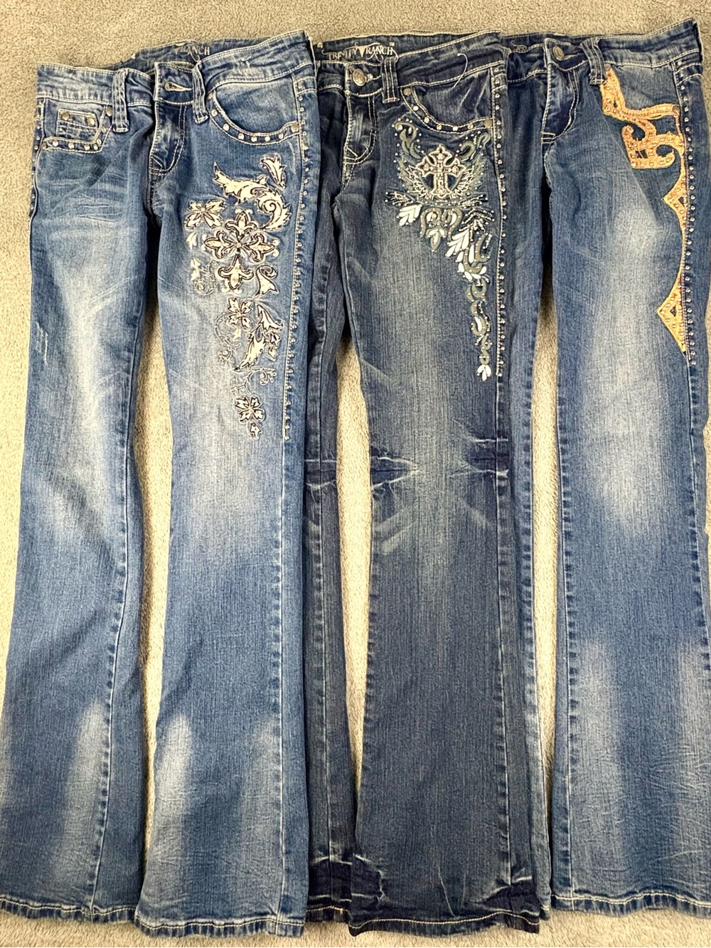 Trinity Ranch Blue Embroidered Flare JeansWomen's Wide Leg Denim size 1  W27 L34